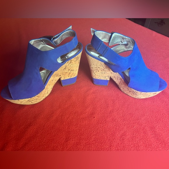 NWOB Carlos Santana wedges size 9 - Picture 3 of 6